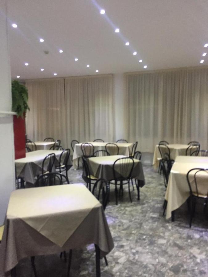 Hotel Piccari Nuova Gestione ริมินี ภายนอก รูปภาพ