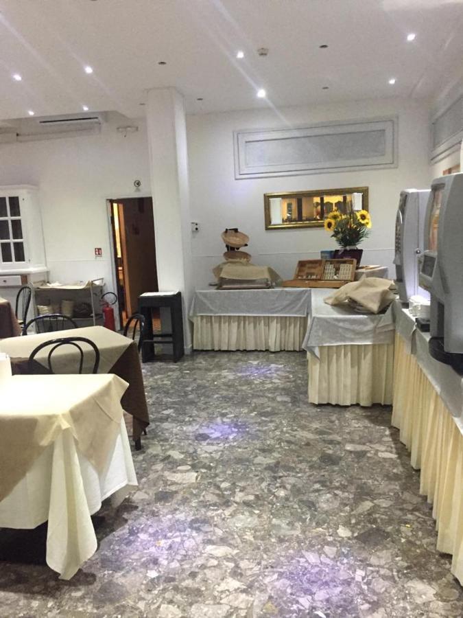 Hotel Piccari Nuova Gestione ริมินี ภายนอก รูปภาพ
