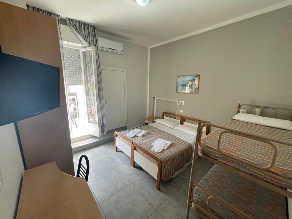 Hotel Piccari Nuova Gestione ริมินี ภายนอก รูปภาพ